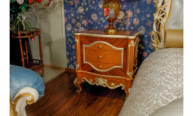 Спальня Rampoldi Комплект: Кровать (Gold Leaf)+2 Тумбы (Walnut+Gold)+Покрывало И Декоративные Подушки AGRI100+AUR102