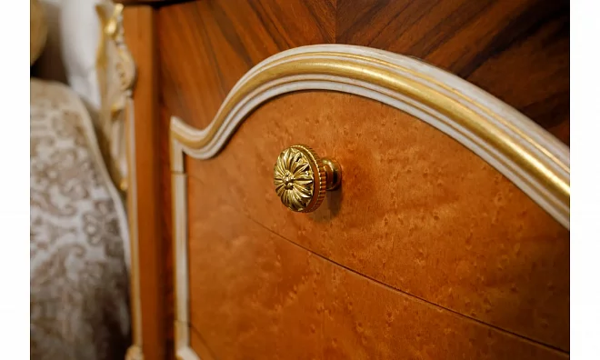 Спальня Rampoldi Комплект: Кровать (Gold Leaf)+2 Тумбы (Walnut+Gold)+Покрывало И Декоративные Подушки AGRI100+AUR102