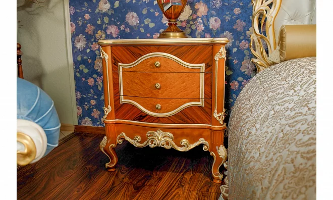 Спальня Rampoldi Комплект: Кровать (Gold Leaf)+2 Тумбы (Walnut+Gold)+Покрывало И Декоративные Подушки AGRI100+AUR102