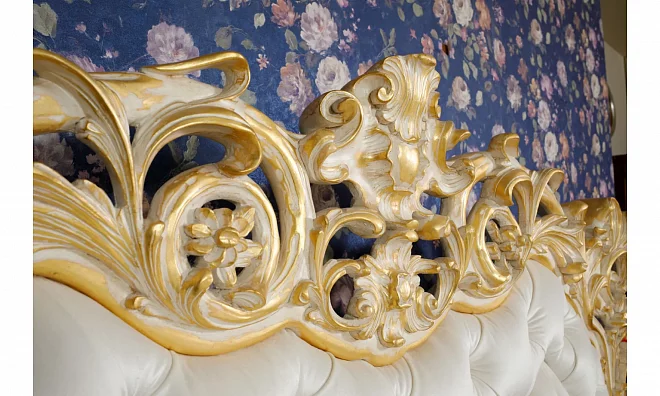 Спальня Rampoldi Комплект: Кровать (Gold Leaf)+2 Тумбы (Walnut+Gold)+Покрывало И Декоративные Подушки AGRI100+AUR102