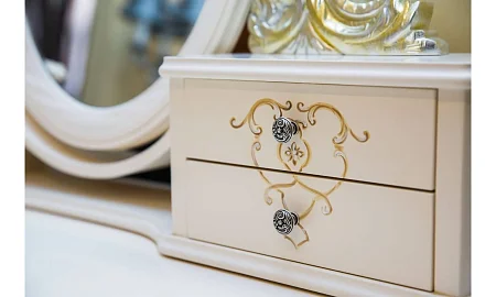 Комплект мебели в спальню Giogio Casa Memorie Veneziane (кровать, шкаф, тумбы, пуф, столик)