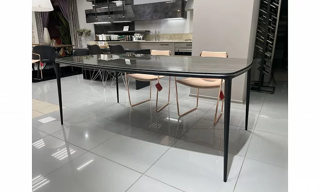 Стол обеденный Midj Lea T1940190