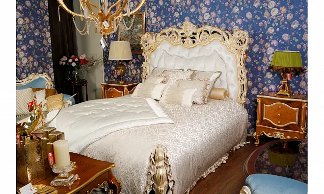 Спальня Rampoldi Комплект: Кровать (Gold Leaf)+2 Тумбы (Walnut+Gold)+Покрывало И Декоративные Подушки AGRI100+AUR102