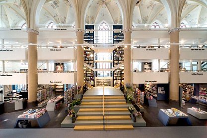 В заброшенном храме открыли книжный супермаркет